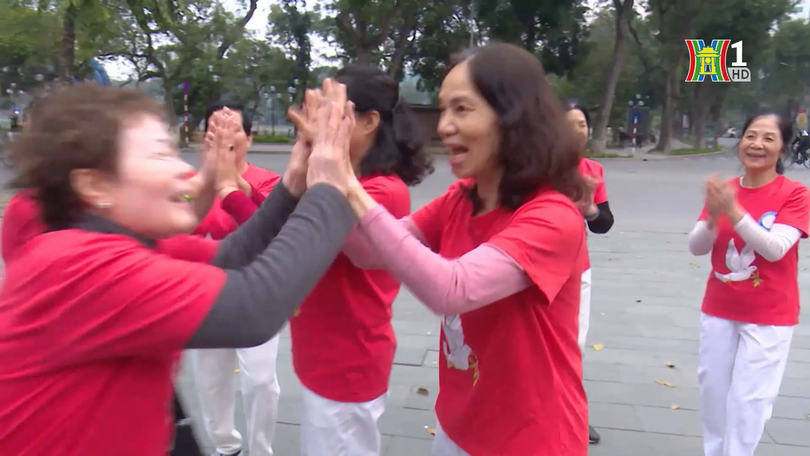Sống vui, sống khỏe cùng Yoga cười cho người cao tuổi | Vì chất lượng dân số Thủ đô | 16/11/2025