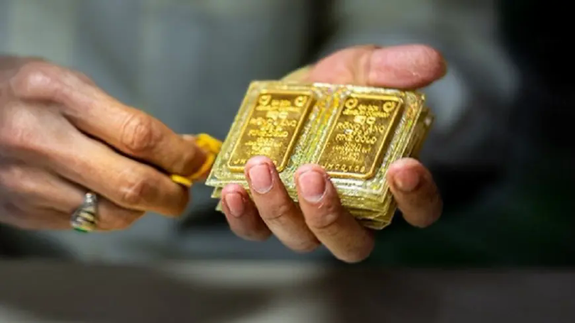 Giá vàng tiếp tục giảm mạnh