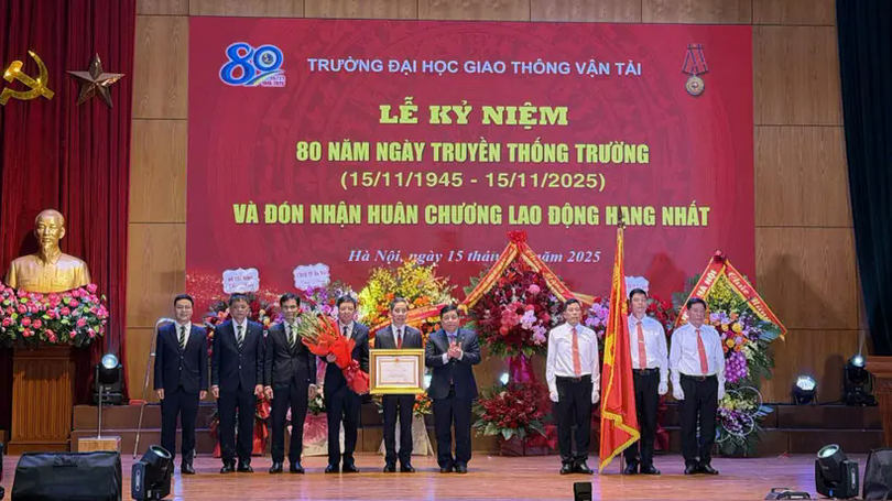 ĐH Giao thông vận tải đón Huân chương Lao động hạng Nhất