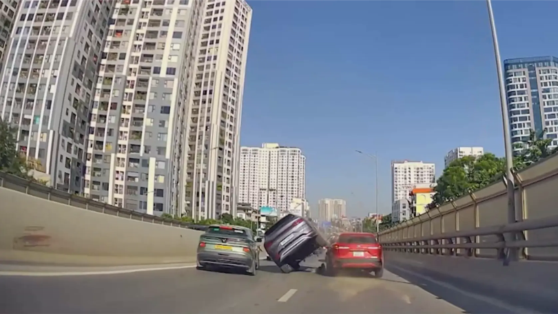 Điều tra vụ tai nạn đâm liên hoàn trên Vành đai 2