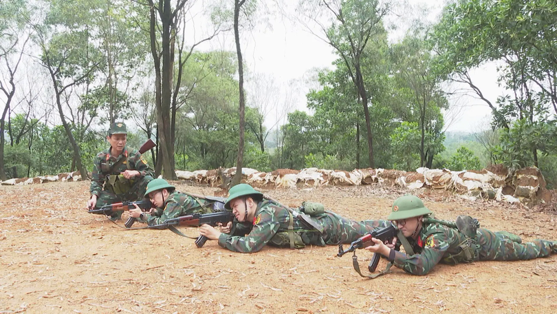 Những người thầy thắp lửa tri thức từ giảng đường đến thao trường