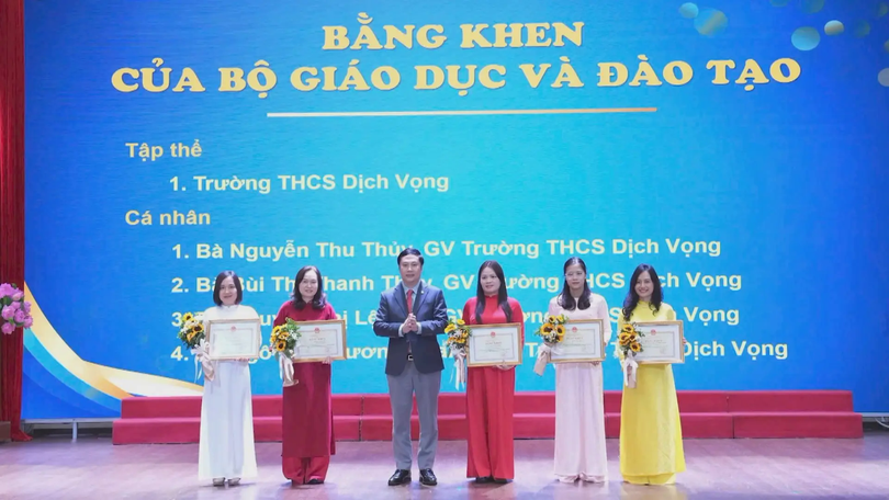 Tuyên dương nhà giáo nhân dịp 20/11