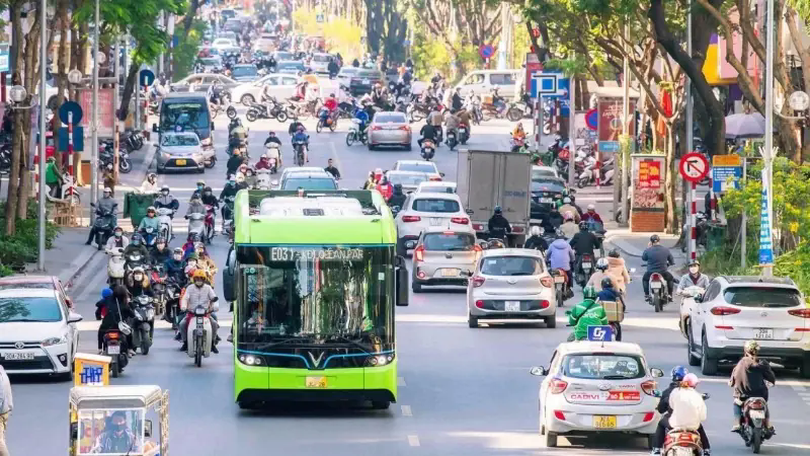 Đẩy mạnh chuyển đổi xanh giao thông công cộng