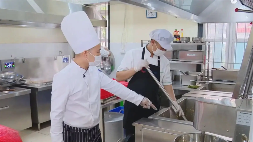 Hà Nội hướng tới mô hình suất ăn bán trú an toàn