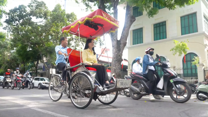 Trải nghiệm xích lô ngắm phố cổ | Hà Nội đến để yêu | 20/11/2025