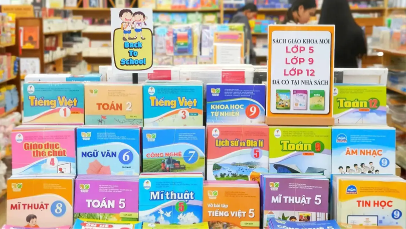 Cấp miễn phí sách giáo khoa ngay từ năm học tới