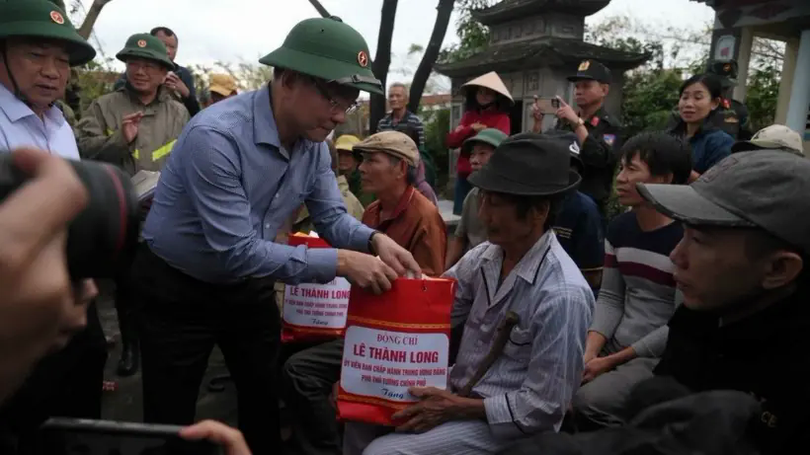 Khẩn trương hỗ trợ lương thực cho người dân