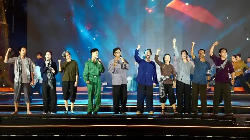 Thảm đỏ Liên hoan phim Việt Nam quy tụ hơn 1.200 nghệ sĩ