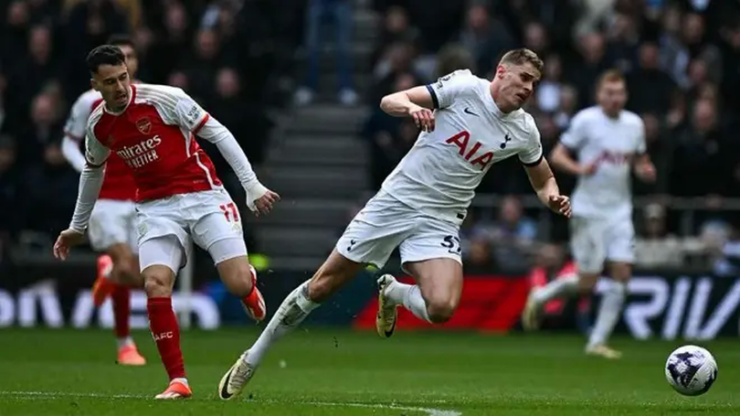 Arsenal và Tottenham chuẩn bị cho trận derby