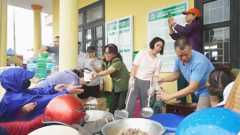 Nhiều tấm lòng sẻ chia hướng về đồng bào vùng lũ