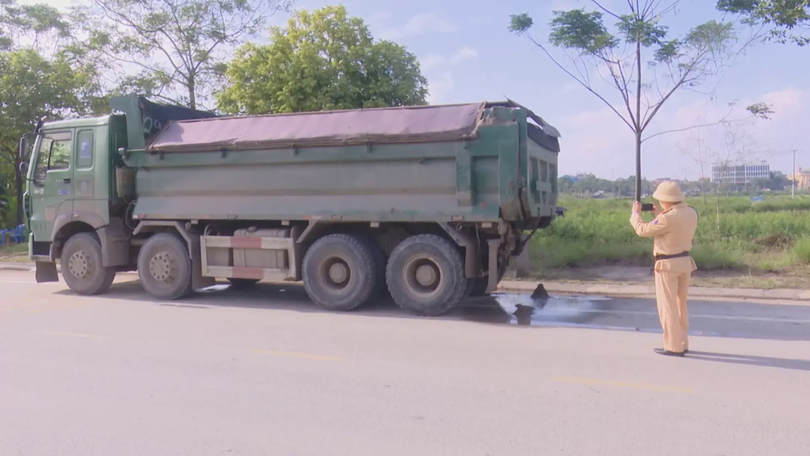 Áp lực xe quá tải gia tăng cao điểm cuối năm