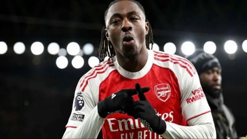 Eberechi Eze giúp Arsenal nới rộng khoảng cách với Chelsea