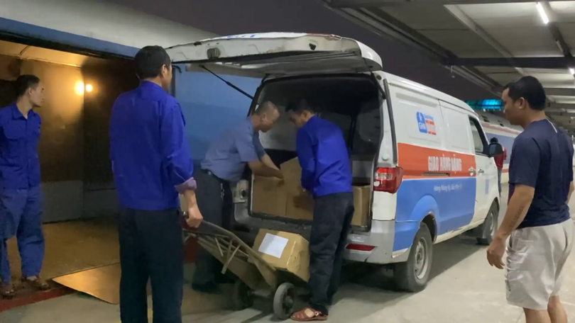 Đường sắt chở miễn phí hơn 15.000 kiện hàng đến vùng lũ
