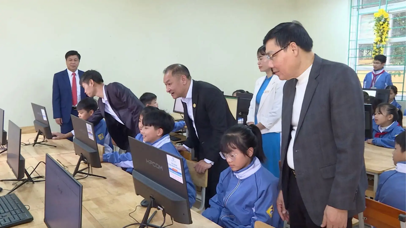 Chung tay cùng thực hiện phong trào 'Bình dân học vụ số' | Cải cách hành chính | 26/11/2025