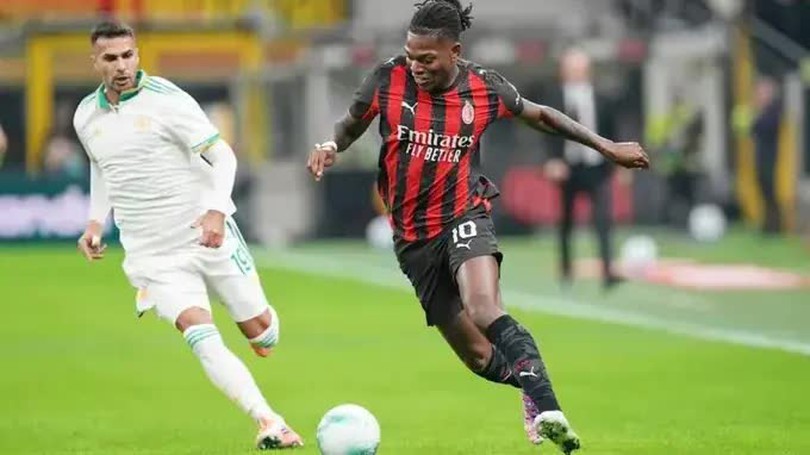 AC Milan đánh bại AS Roma trên sân nhà