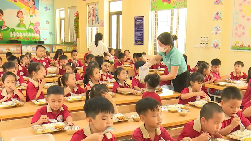 An toàn vệ sinh thực phẩm tại bếp ăn trường học | Phóng sự | 07/11/2025