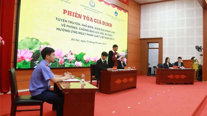 Phiên toà giả định phòng chống bạo lực học đường