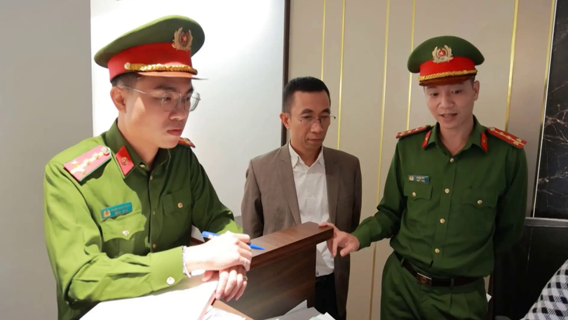 Công an phường Ba Đình quyết liệt trong kiểm soát cư trú