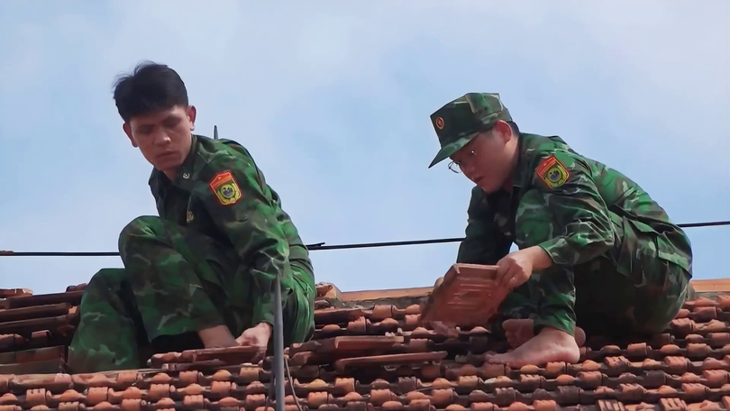Biên phòng Gia Lai chung tay khắc phục hậu quả mưa bão