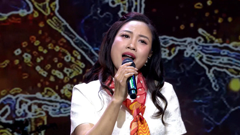 Ngõ vắng xôn xao