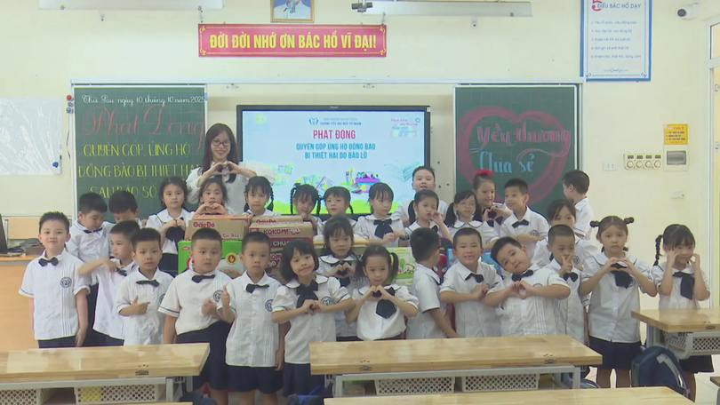 Học sinh Hà Nội gói yêu thương gửi miền Trung - Tây Nguyên