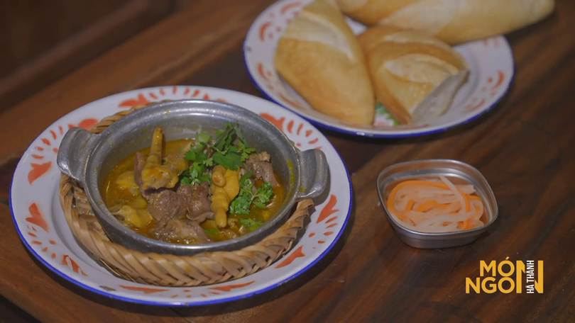Bánh mì chân gà mật ong | Món ngon ở Hà Thành | 11/12/2025