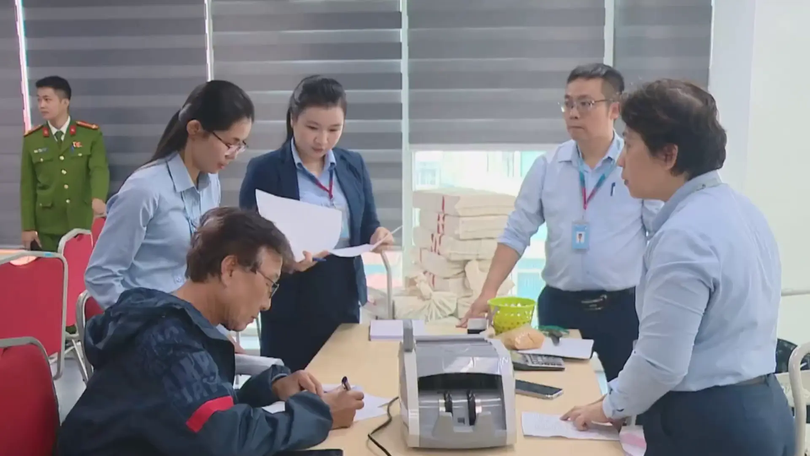 Người dân dự án bên hồ Gươm nhận đền bù tiền tỷ