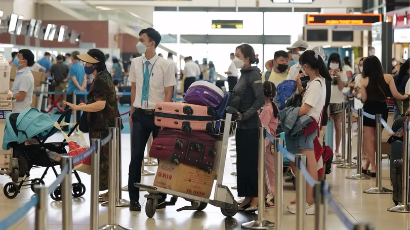 Hàng không chậm chuyến phải xin lỗi và lo ăn nghỉ cho hành khách