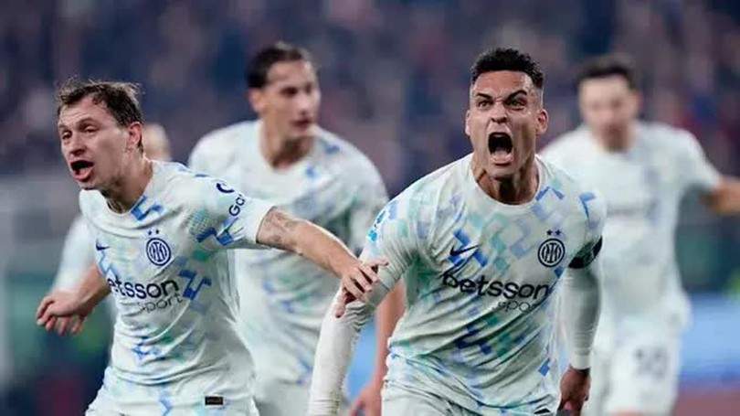 Inter Milan chiếm ngôi đầu bảng Serie A