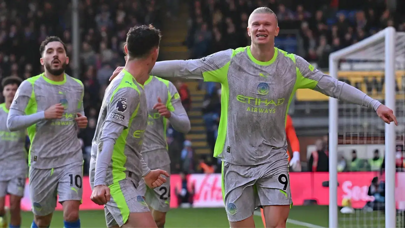 Manchester City áp sát ngôi đầu của Arsenal