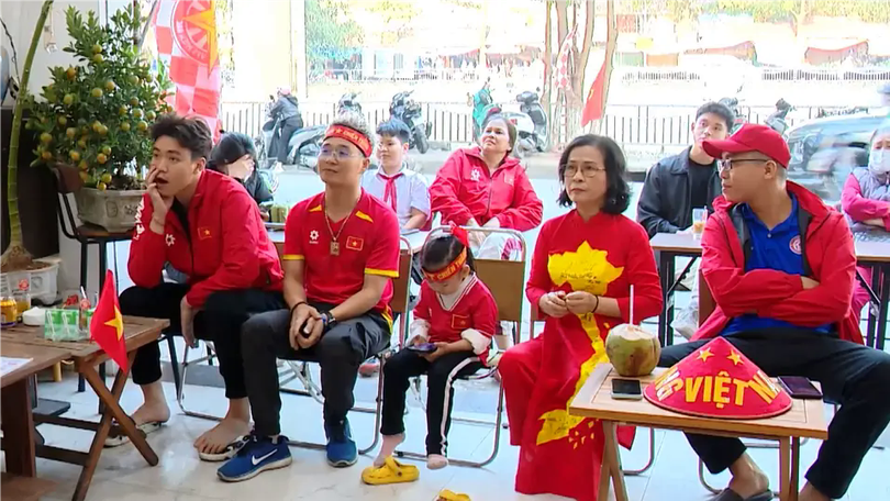 CĐV tiếp lửa cho U22 Việt Nam từ quê nhà