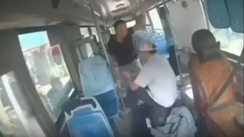 Điều tra vụ lái xe buýt bị hành hung dã man