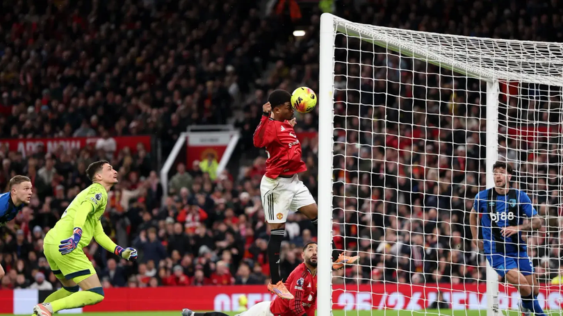 Manchester United đánh rơi chiến thắng trên sân nhà