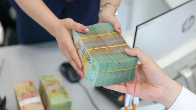 Ngân hàng đua nhau tăng lãi suất cuối năm