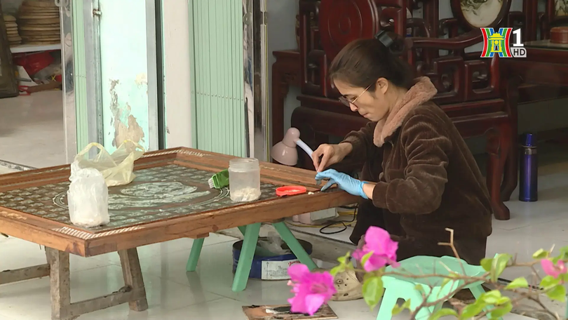 Gìn giữ và phát huy giá trị làng nghề khảm trai | Người tốt quanh ta | 18/12/2025
