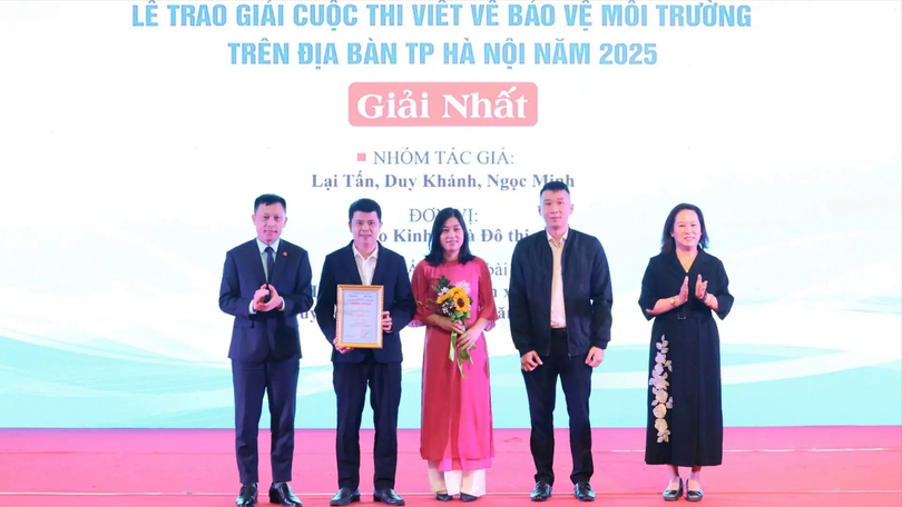 Trao giải Cuộc thi viết về bảo vệ môi trường Hà Nội