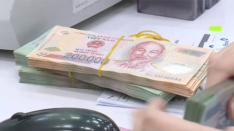 Gần 8 triệu tỷ đồng tiền gửi của khối dân cư | Vấn đề kinh tế | 02/12/2025