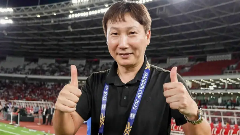 HLV Kim Sang-sik lập 'hat-trick' danh hiệu Đông Nam Á