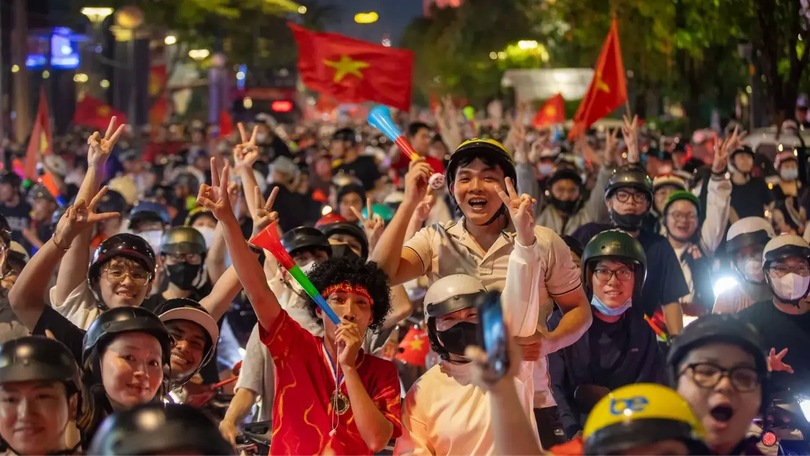 Người hâm mộ Thủ đô ăn mừng U22 Việt Nam chiến thắng