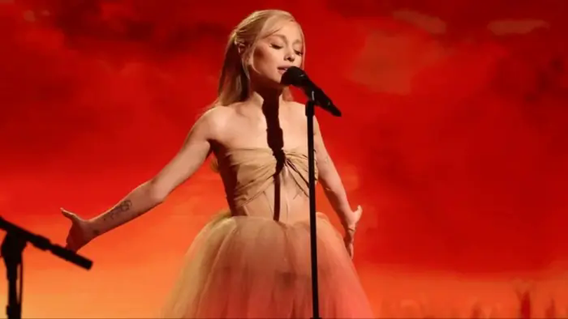 Ariana Grande lập cột mốc lịch sử với album nhạc phim