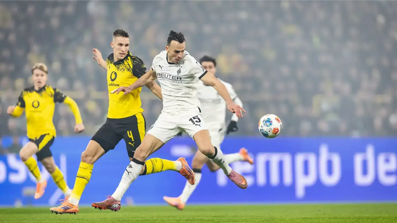 Dortmund tạm thời vươn lên xếp thứ hai Bundesliga