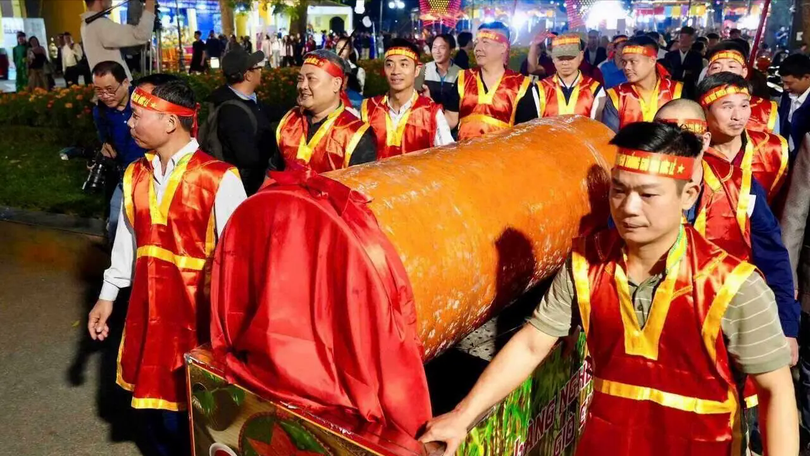 Cây chả quế 120kg hút khách tại Lễ hội ẩm thực Hà Nội