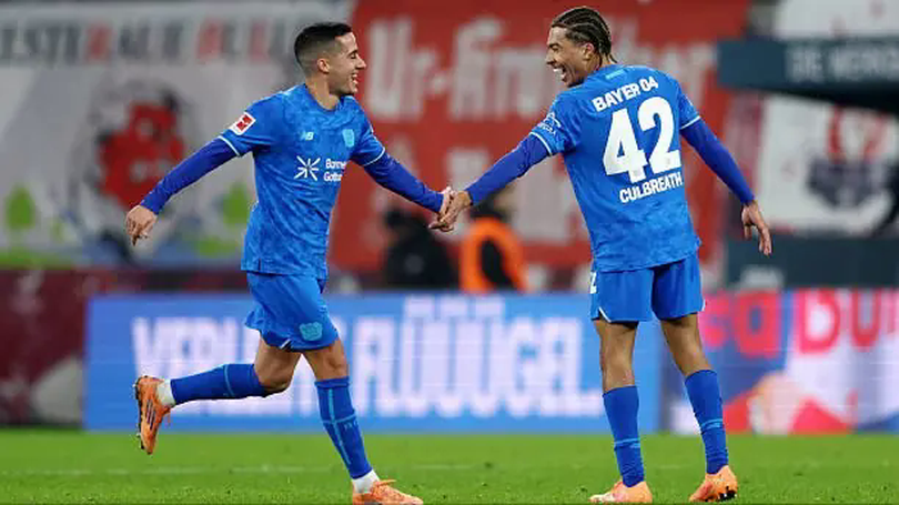 Bayer Leverkusen vào top 3 Bundesliga
