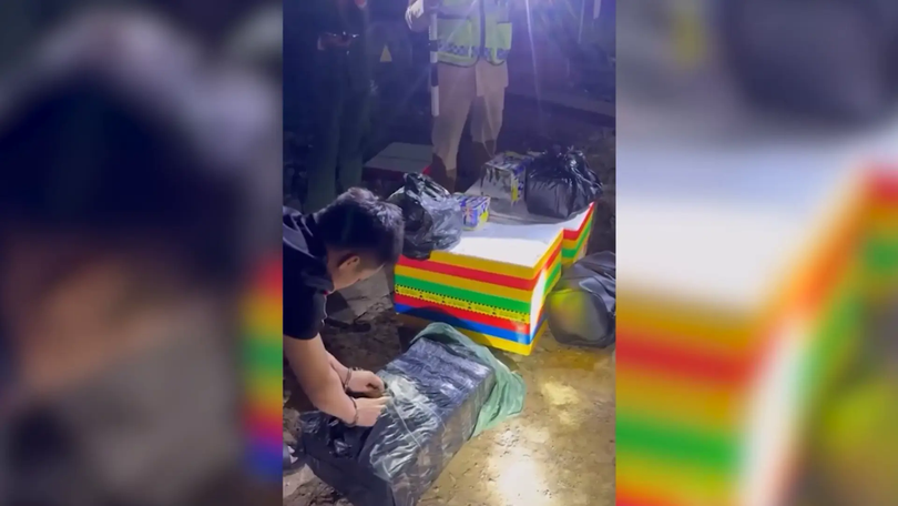 Khởi tố hai đối tượng mua bán pháo lậu