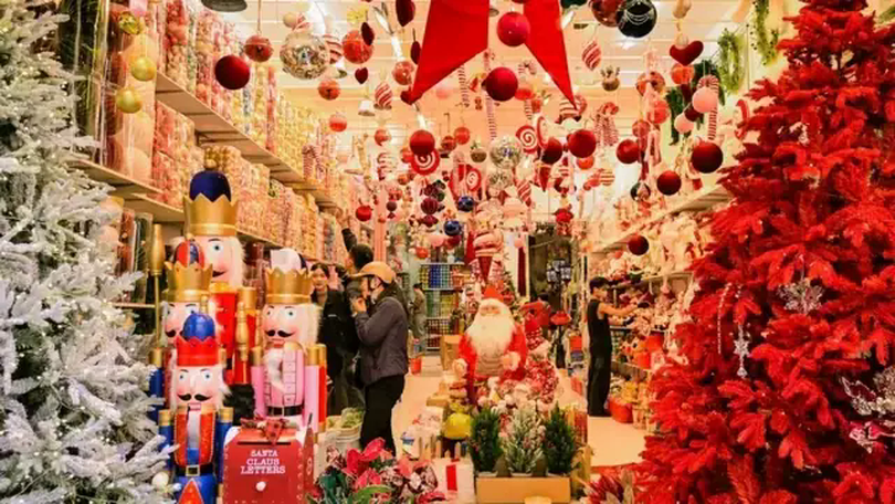 Vui đón Noel giữa những góc phố Hà Nội