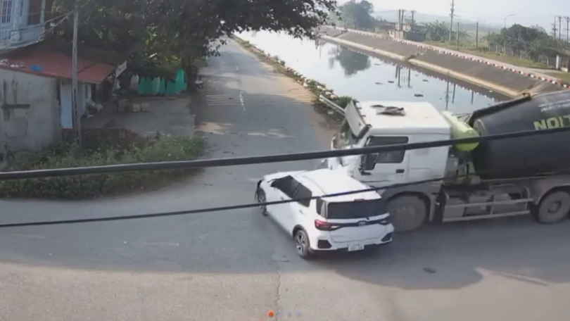 Tai nạn nghiêm trọng vì hai xe không giảm tốc nơi giao nhau