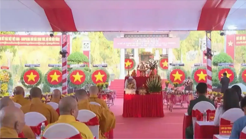 Trang nghiêm tưởng niệm liệt sĩ quân tình nguyện Việt Nam