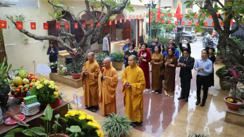 Lễ dâng hương, cầu siêu tại Đài tưởng niệm Khâm Thiên