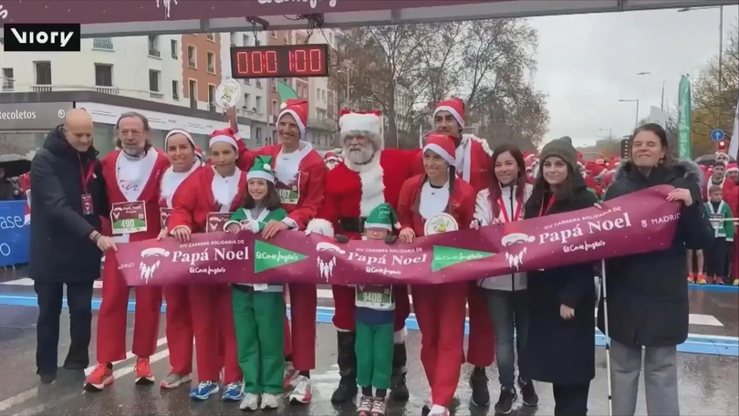 Hàng nghìn ông già Noel gây quỹ tại Madrid và Rome
