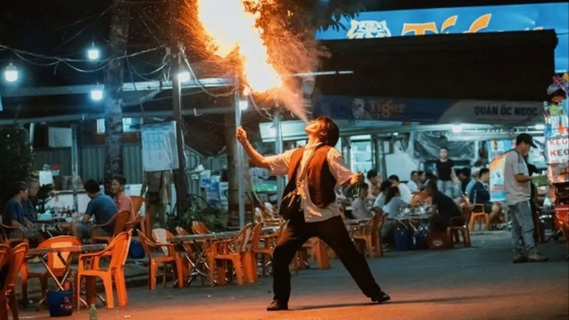 Kiều Minh Tuấn 'lột xác' với vai diễn nghệ sĩ xiếc mạo hiểm